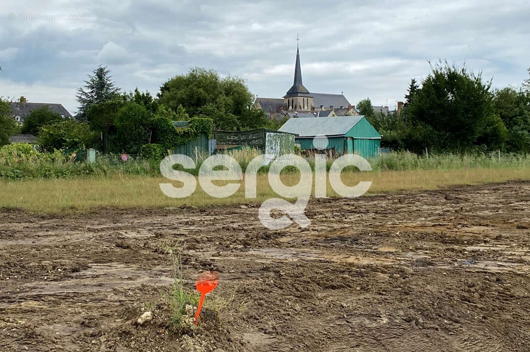 Terrain à SEICHES-SUR-LE-LOIR