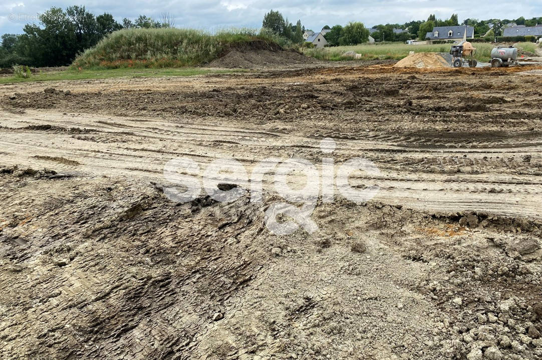 Terrain à SEICHES-SUR-LE-LOIR