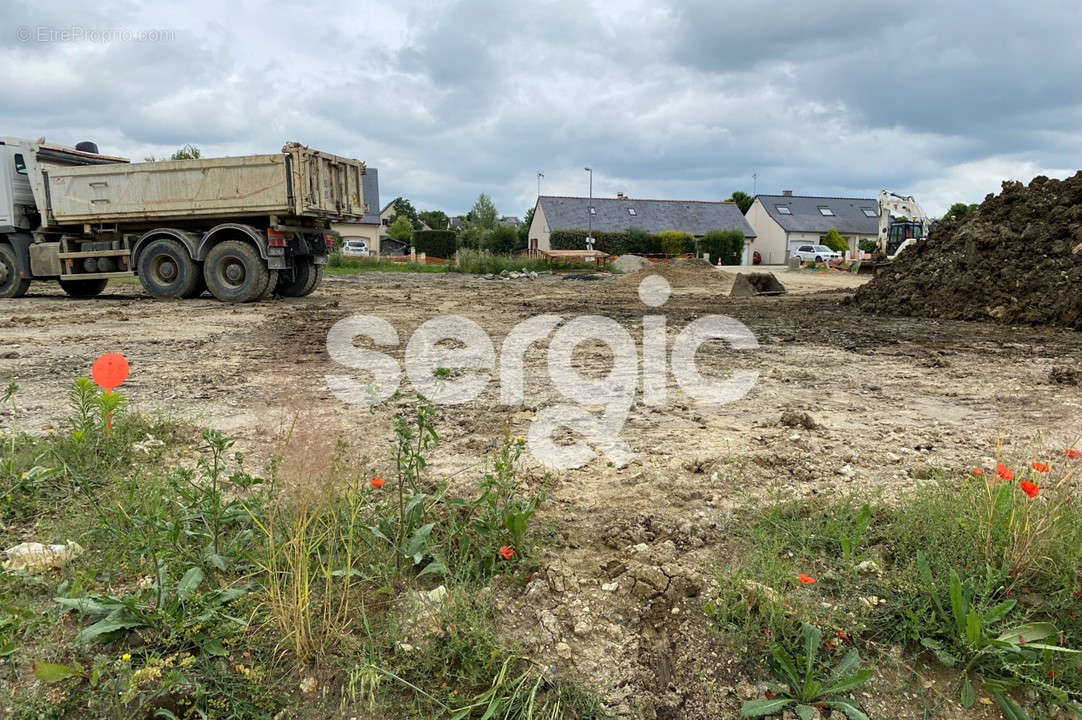 Terrain à SEICHES-SUR-LE-LOIR