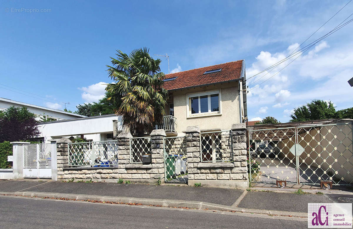 Maison à L&#039;HAY-LES-ROSES