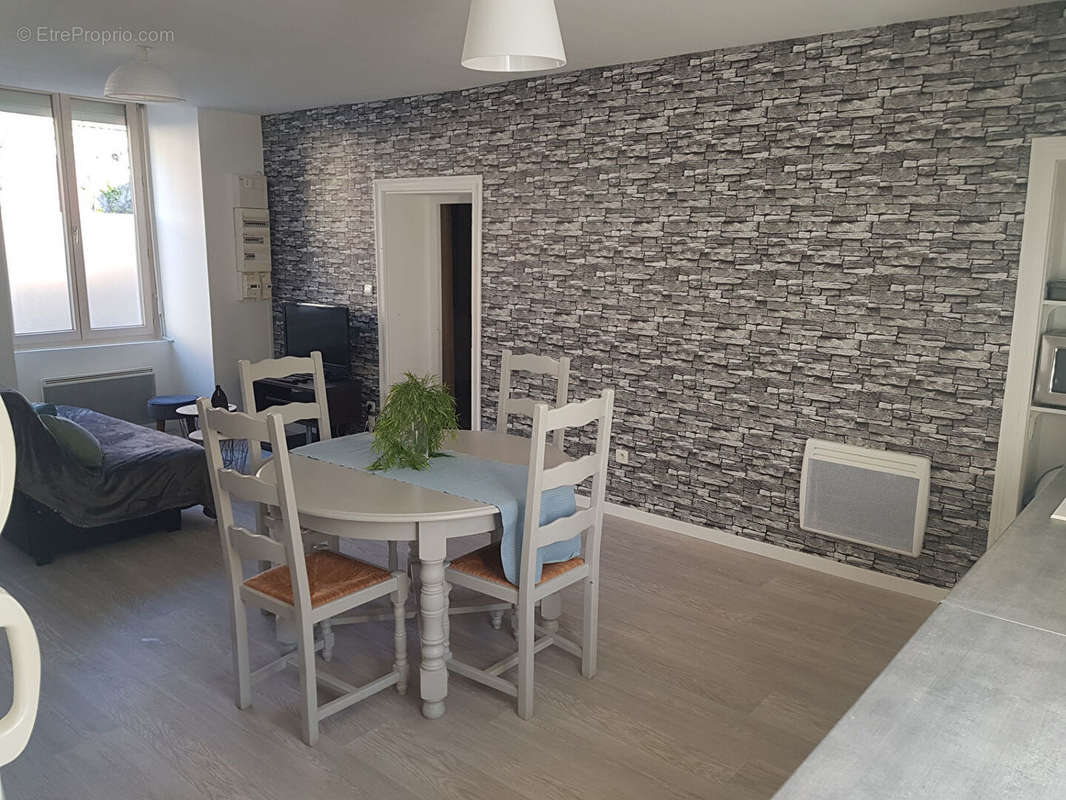 Appartement à LAVARE