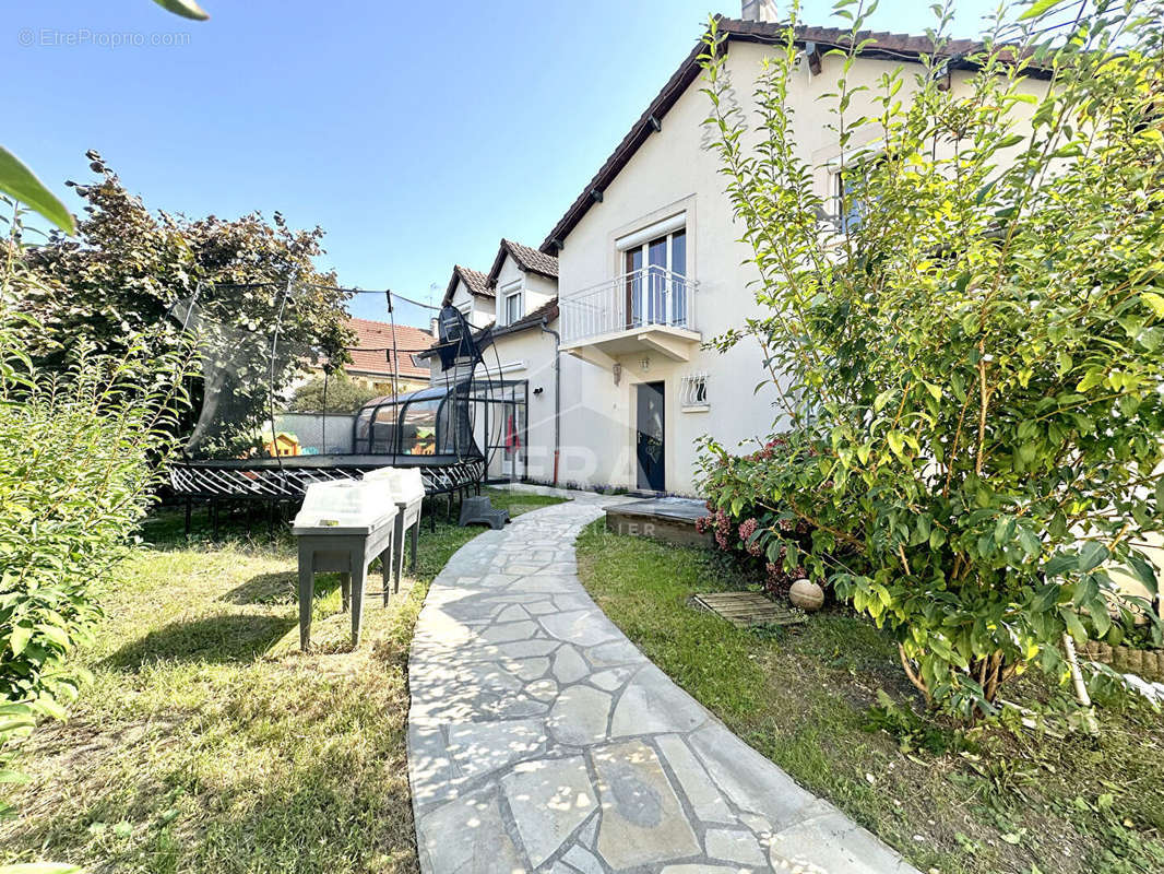 Maison à SARTROUVILLE