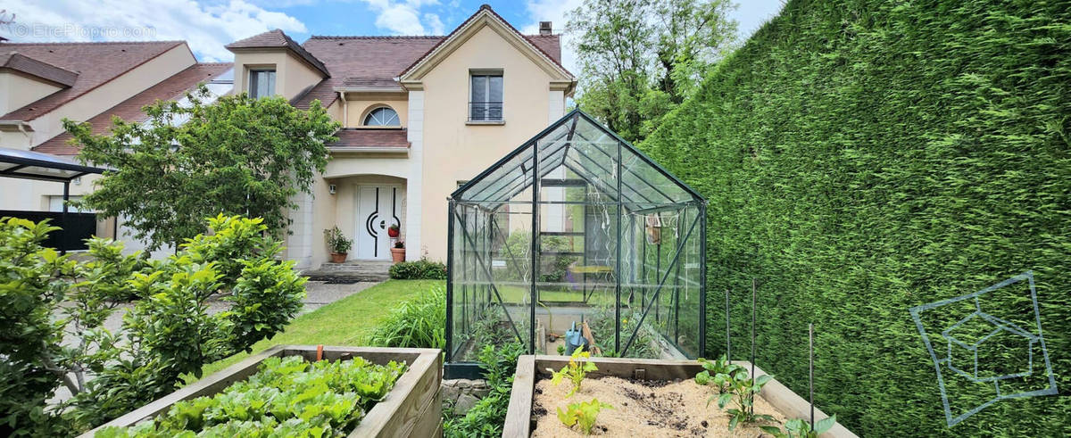 Maison à BURES-SUR-YVETTE