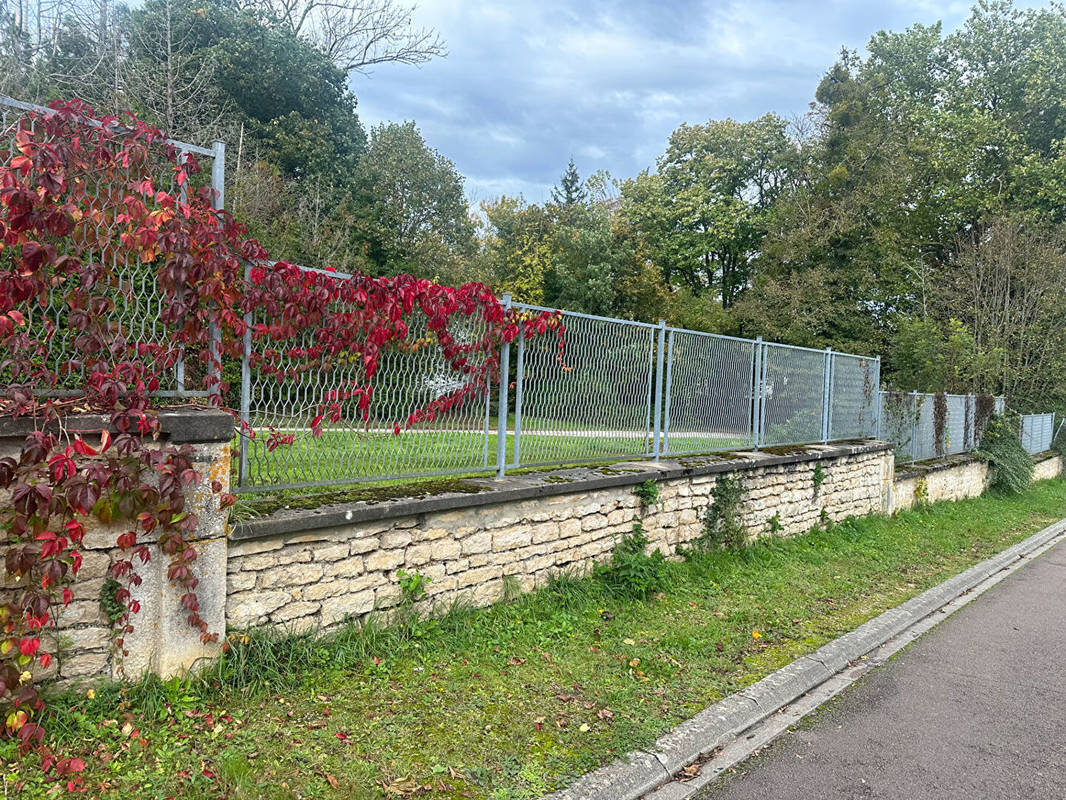 Terrain à MONTBARD