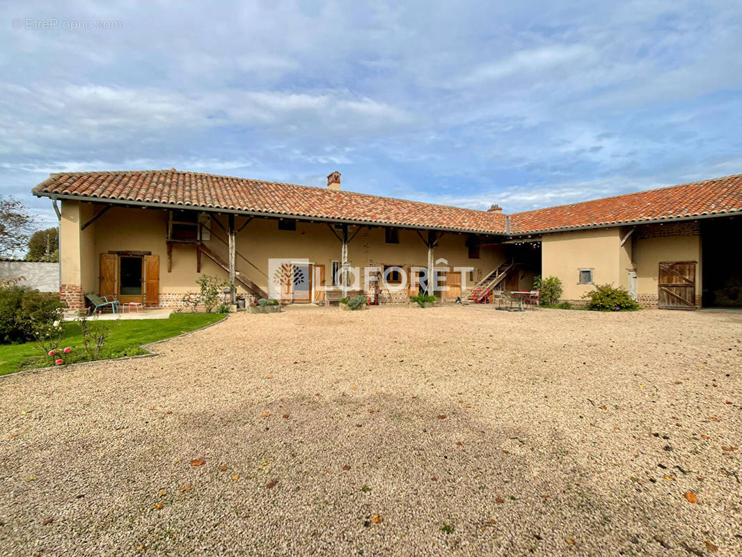 Maison à L&#039;ABERGEMENT-CLEMENCIAT