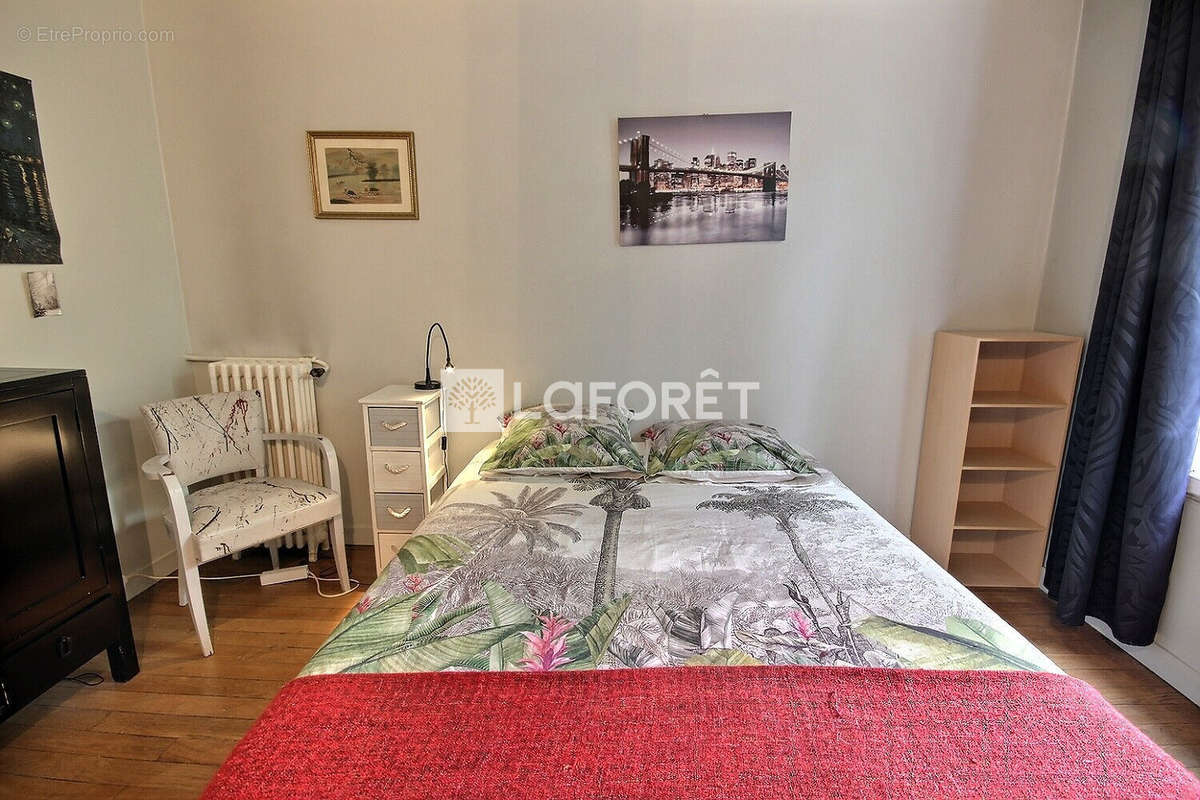 Appartement à COURBEVOIE