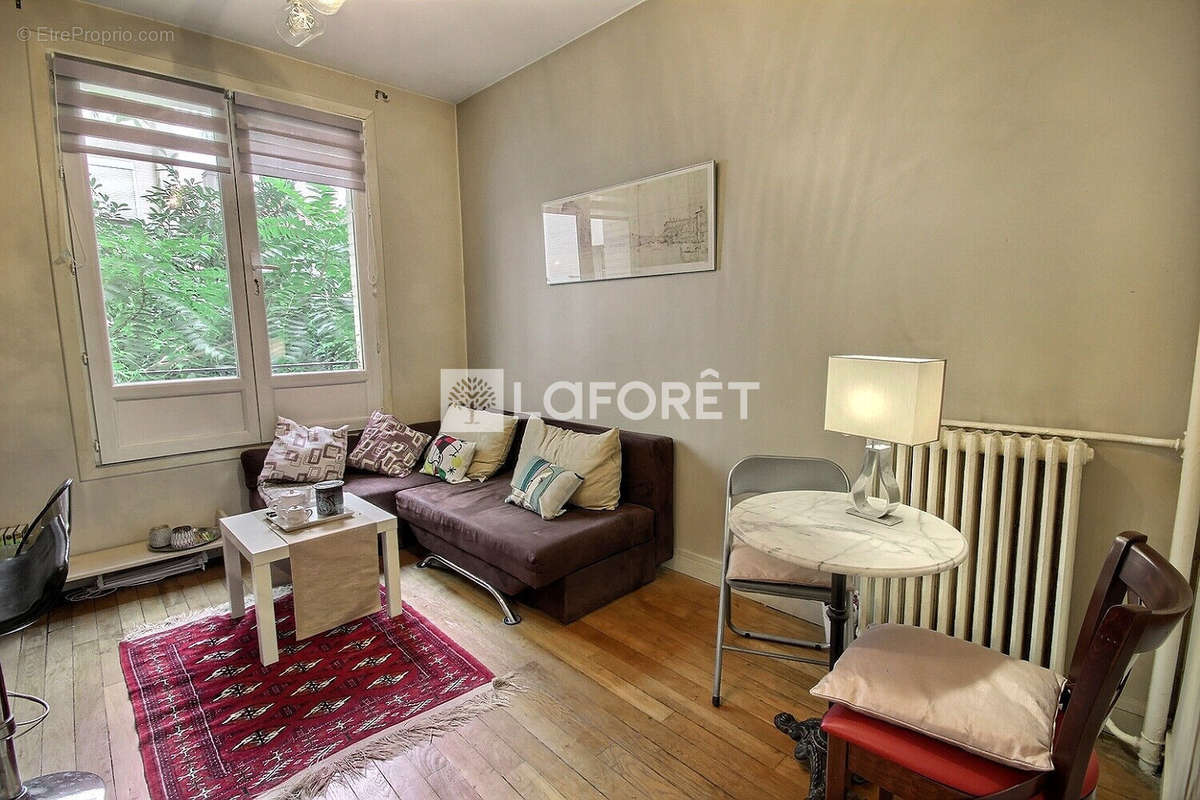 Appartement à COURBEVOIE