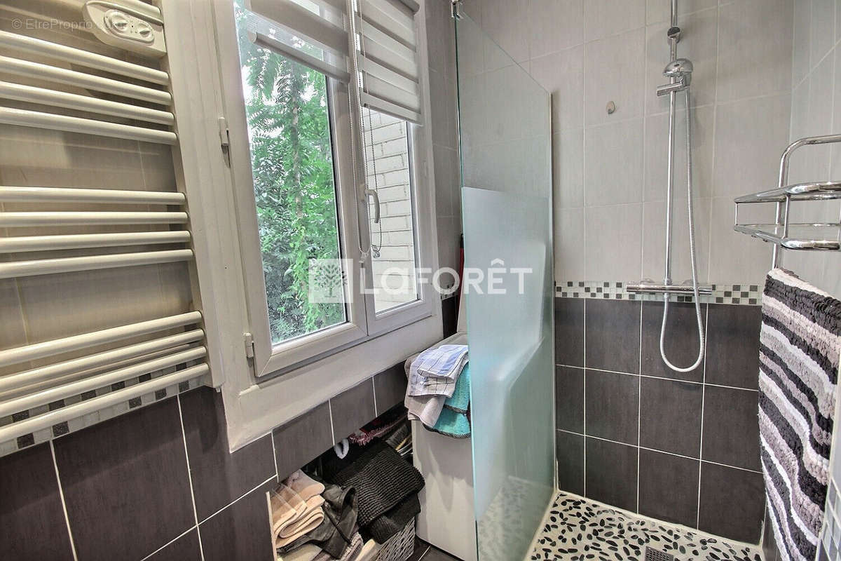 Appartement à COURBEVOIE