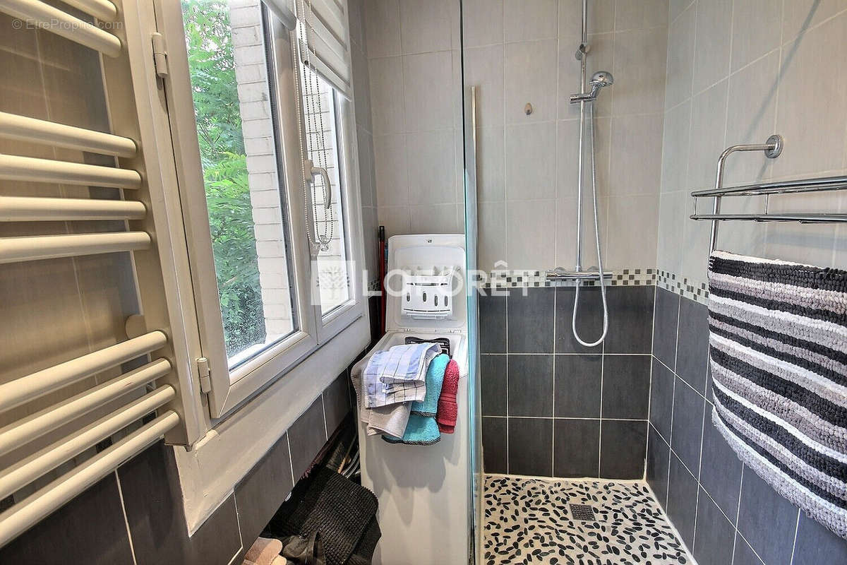 Appartement à COURBEVOIE