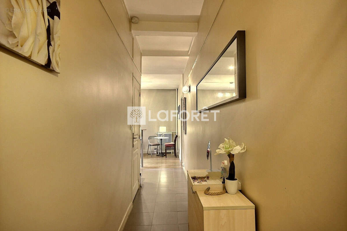 Appartement à COURBEVOIE