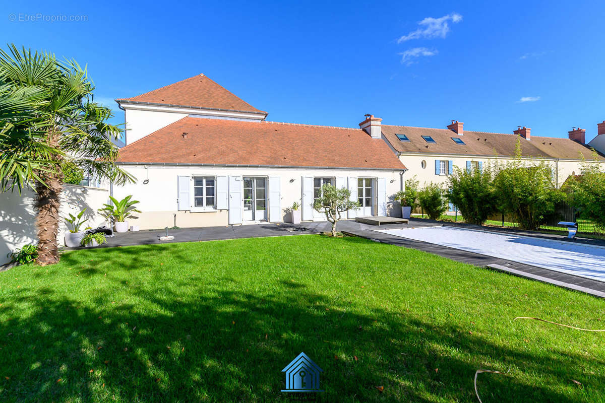 Maison à MAGNY-LE-HONGRE