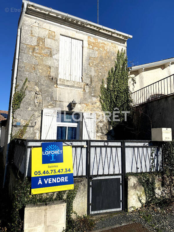 Maison à BUSSAC-SUR-CHARENTE