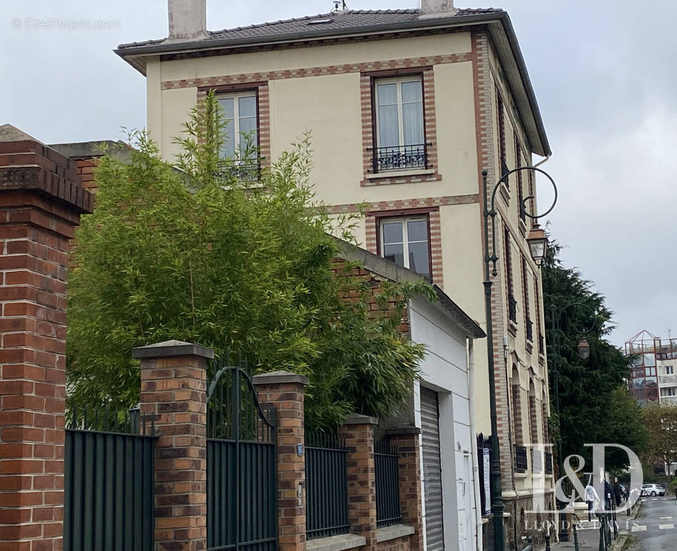 Immeuble 1900 - Appartement à LA GARENNE-COLOMBES