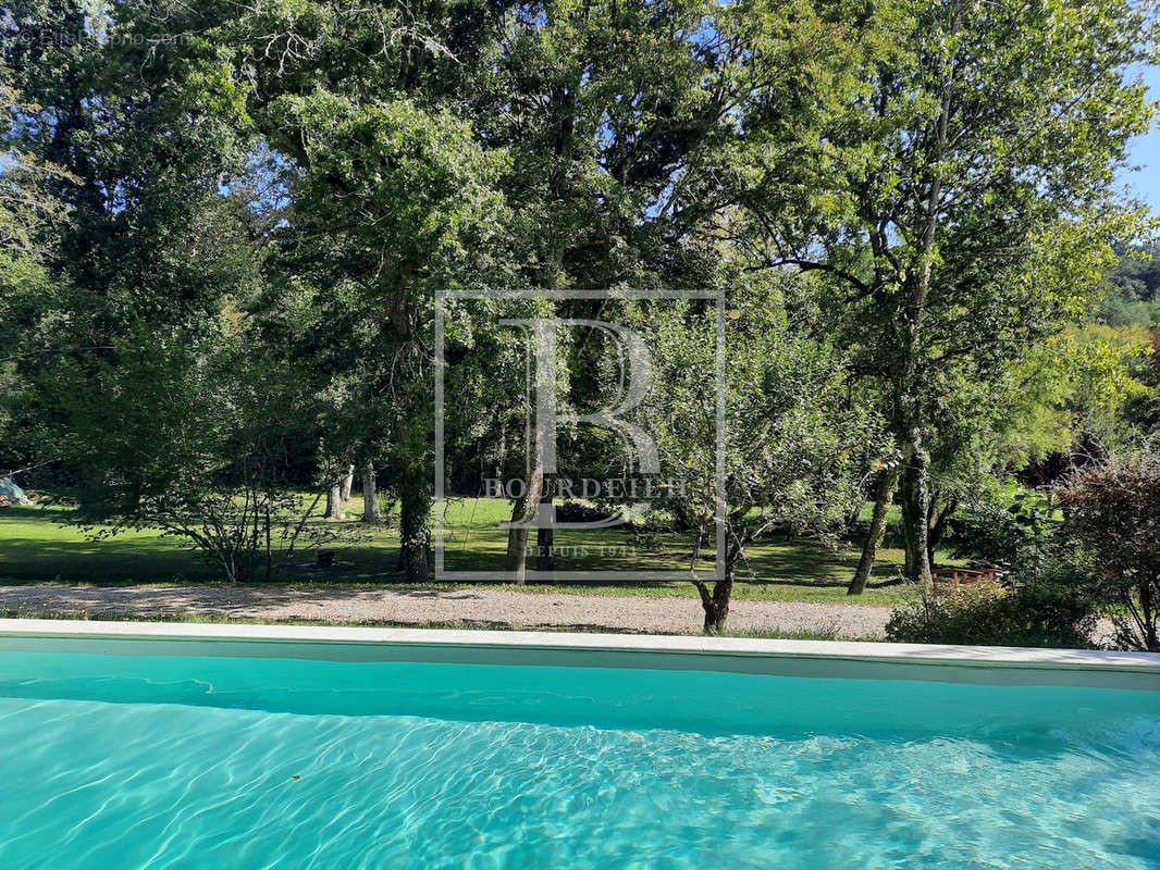 piscine maison principale - Maison à PERIGUEUX