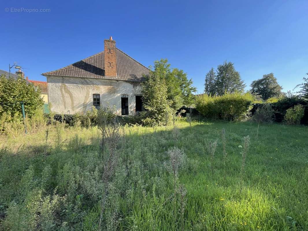 Maison à LE BREIL-SUR-MERIZE