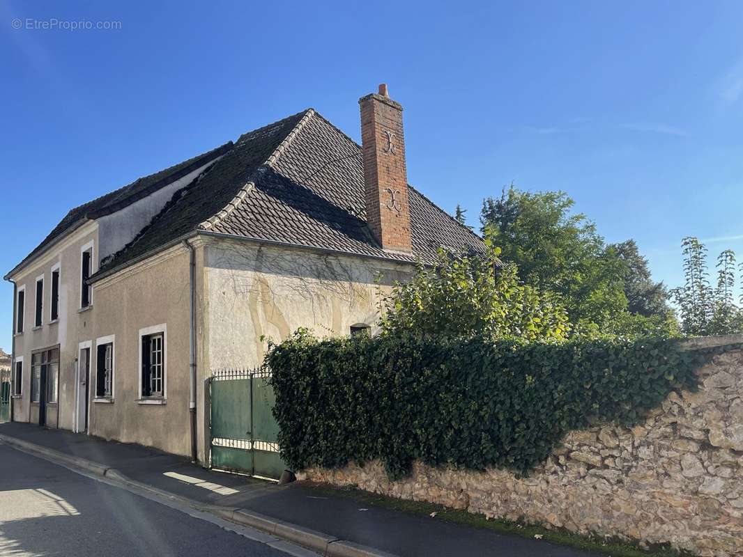 Maison à LE BREIL-SUR-MERIZE