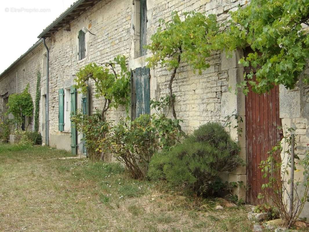 Maison à CHEF-BOUTONNE