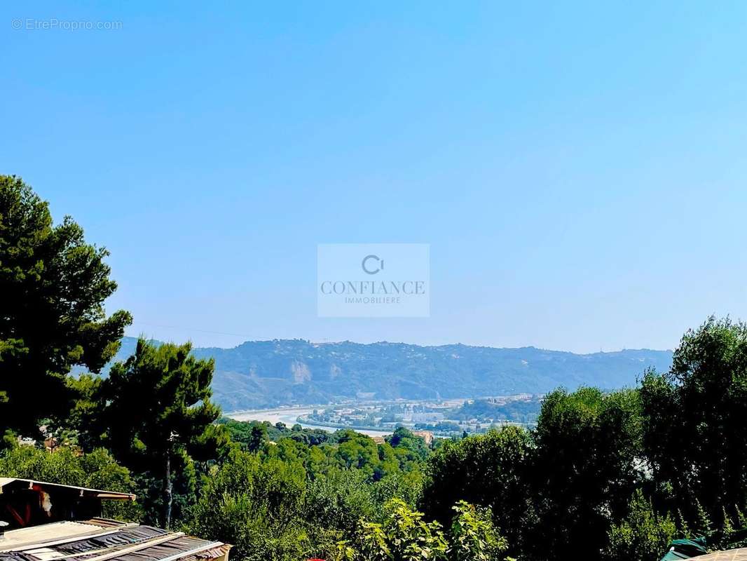 Terrain à SAINT-MARTIN-DU-VAR