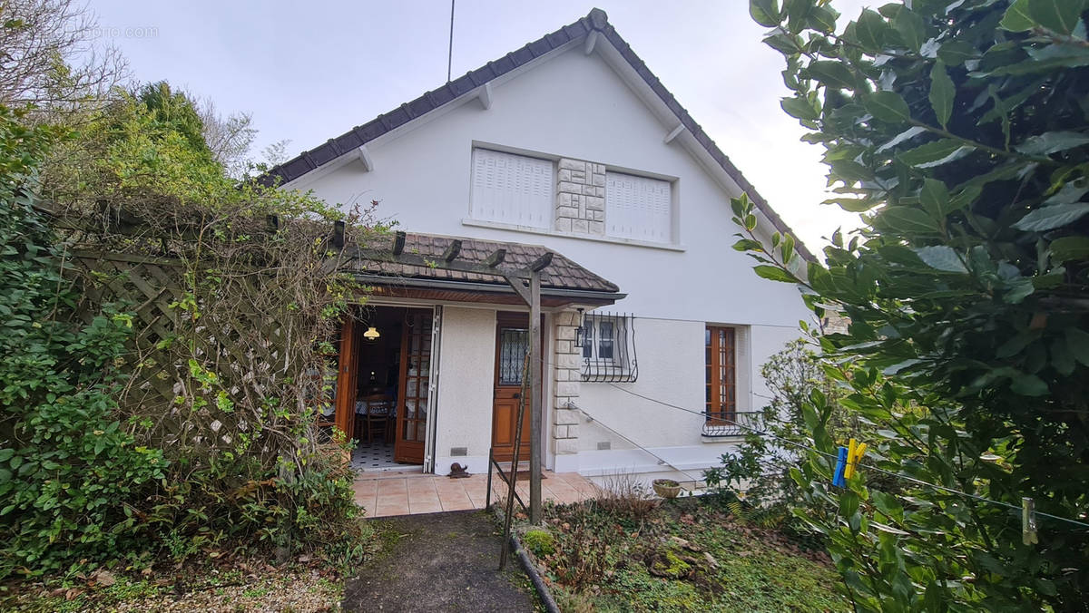 Maison à BURES-SUR-YVETTE