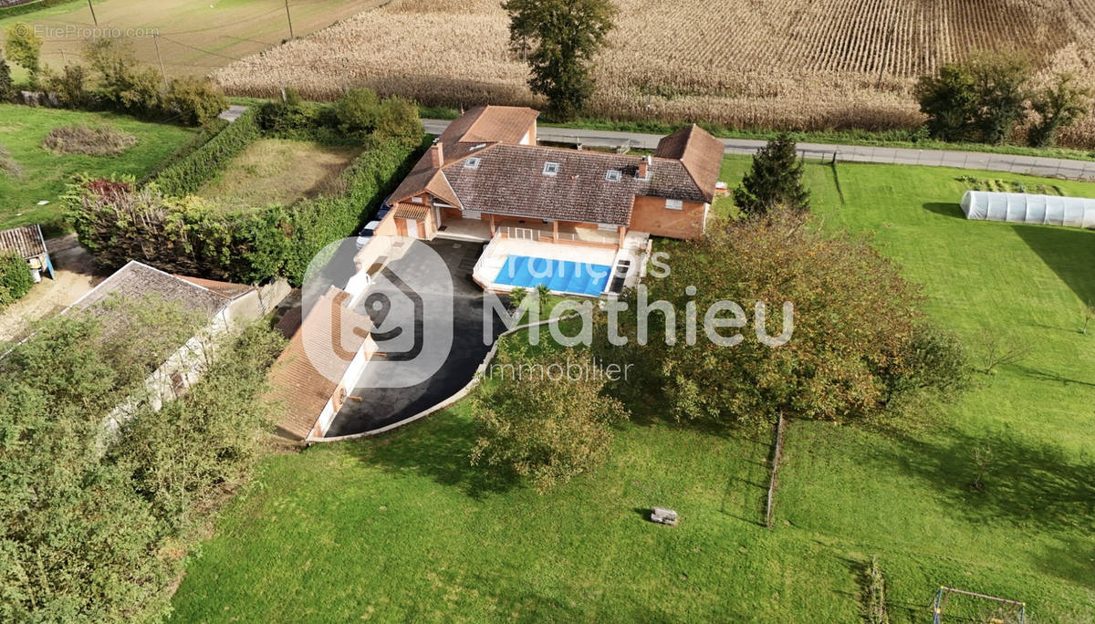 Maison à CHATILLON-SUR-CHALARONNE