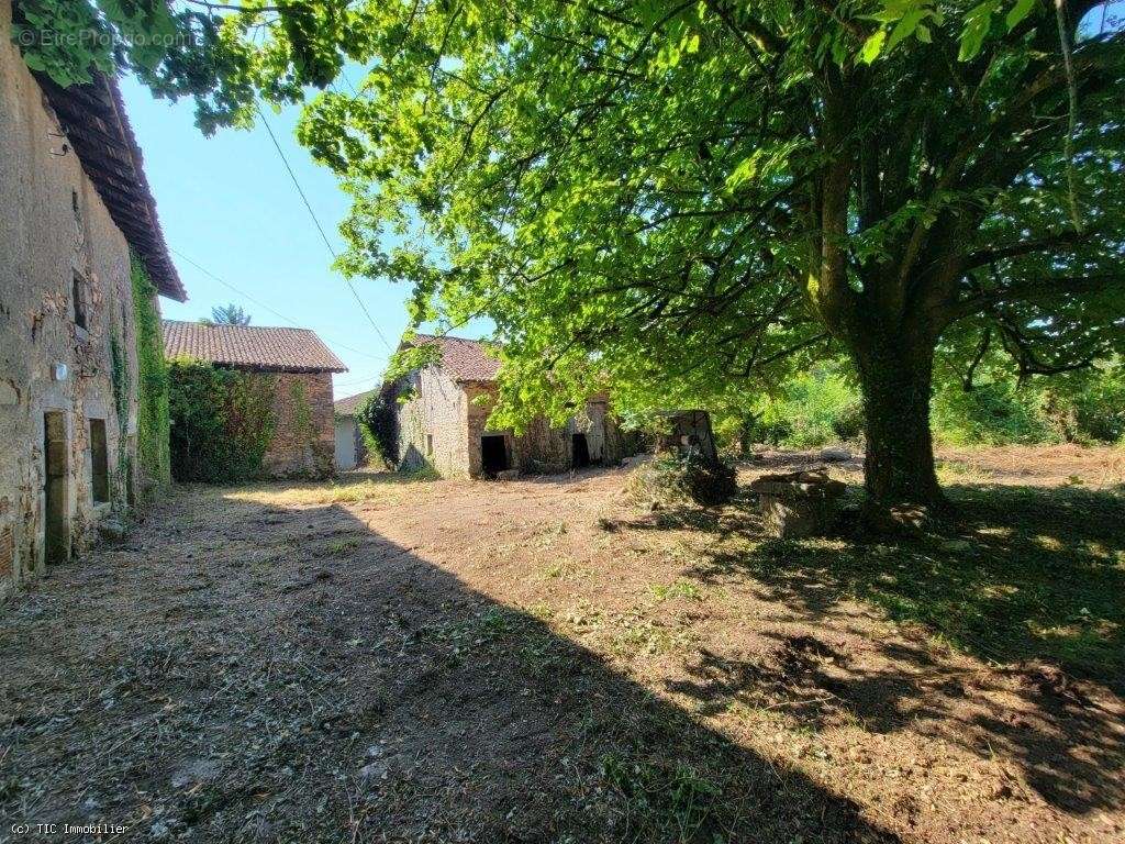 Maison à CONFOLENS