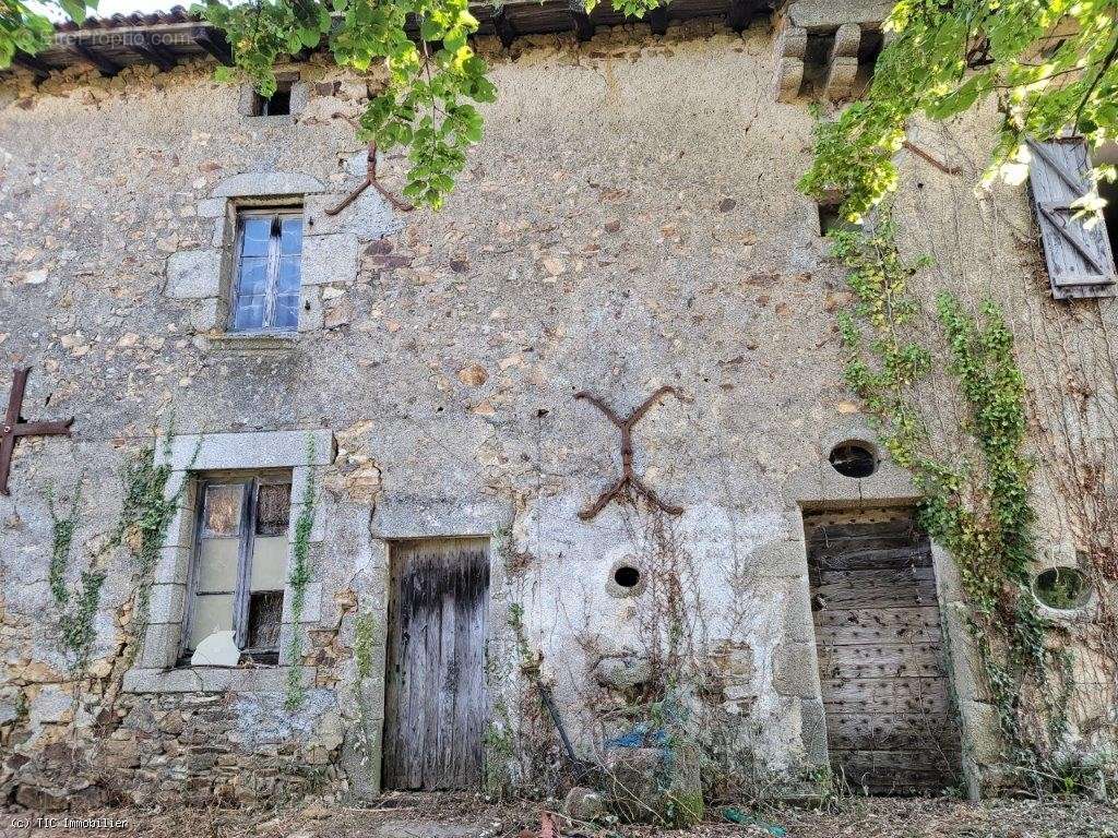 Maison à CONFOLENS