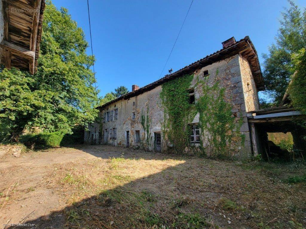 Maison à CONFOLENS