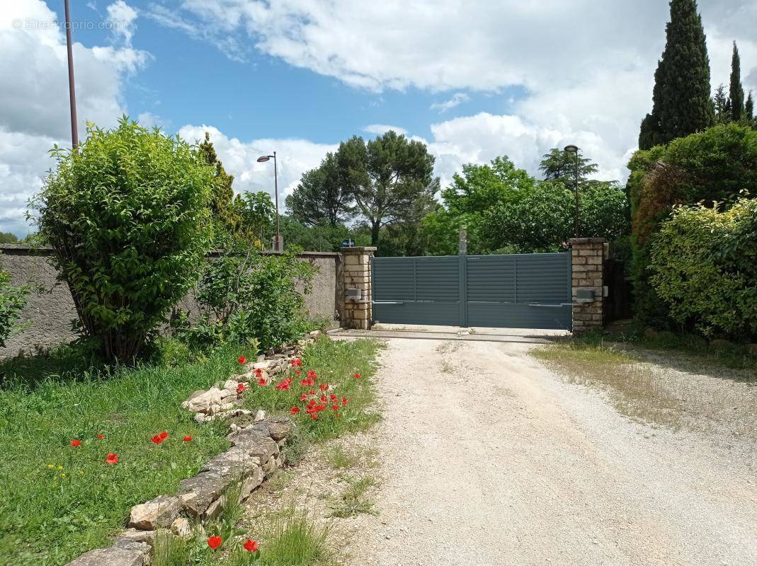 Maison à LAUDUN-L&#039;ARDOISE