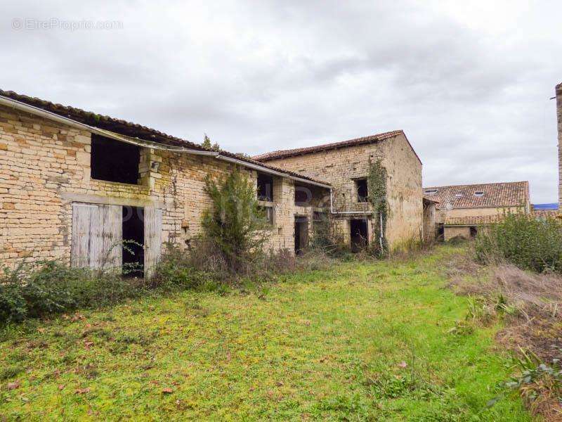 Maison à VILLEFAGNAN