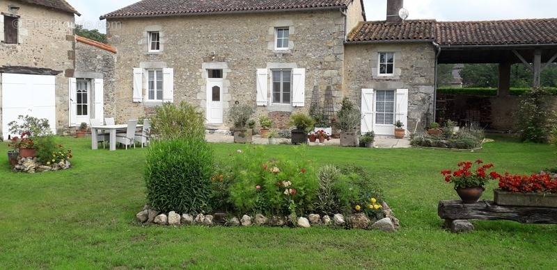 Maison à MONTMORILLON