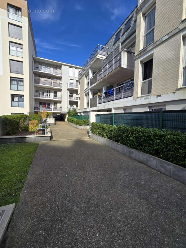 Appartement à LES PAVILLONS-SOUS-BOIS