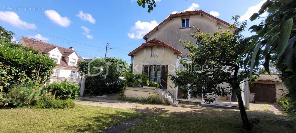 Maison à CHAMPS-SUR-MARNE