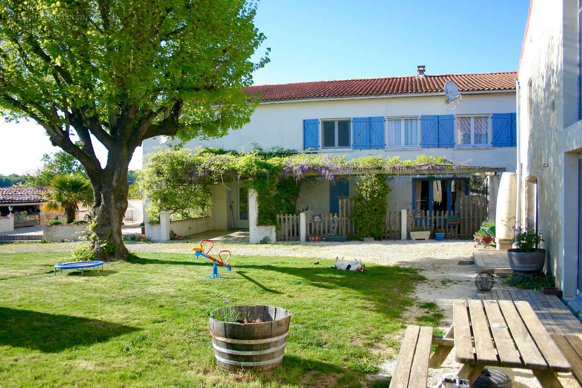 Maison à JONZAC