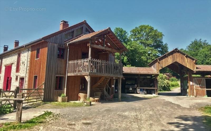 Maison à BUSSIERE-DUNOISE