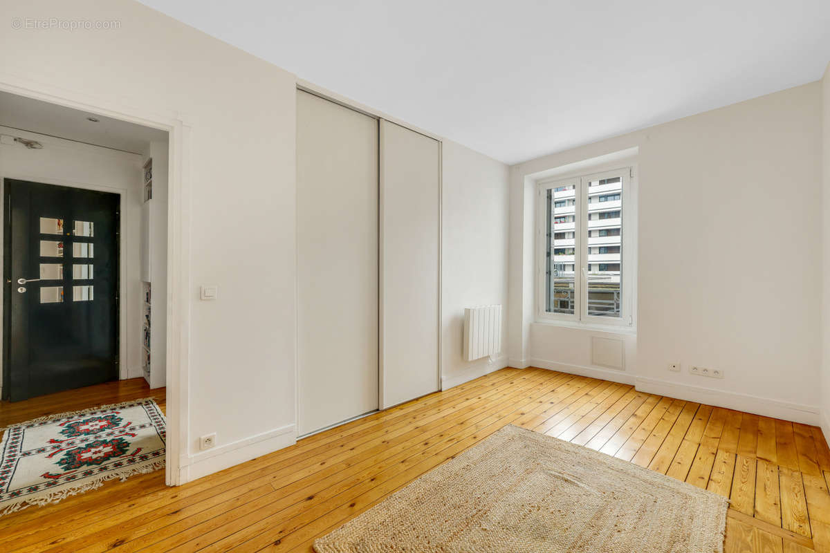 Appartement à ISSY-LES-MOULINEAUX