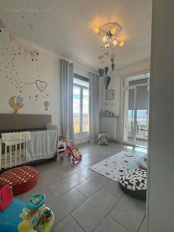 Appartement à MARSEILLE-1E