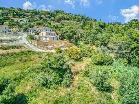 Terrain à MOUGINS