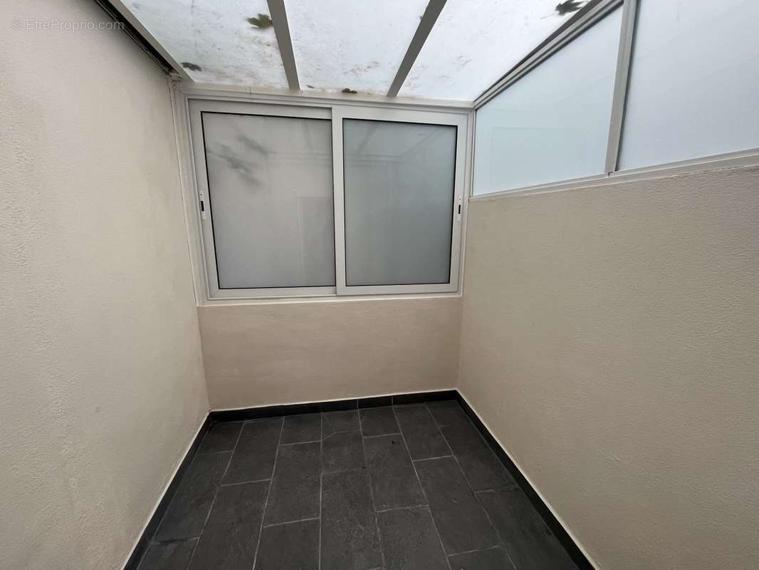 veranda /ateliersur jardin arriere - Appartement à MONTREUIL