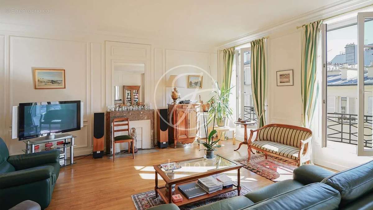 Appartement à PARIS-7E