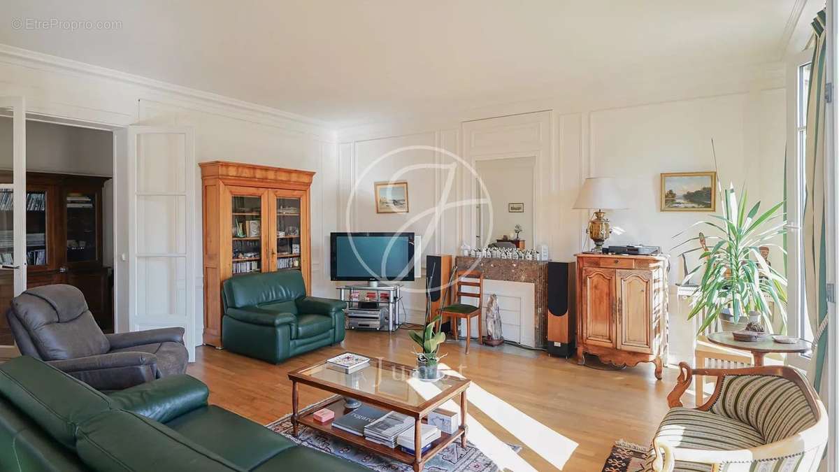 Appartement à PARIS-7E