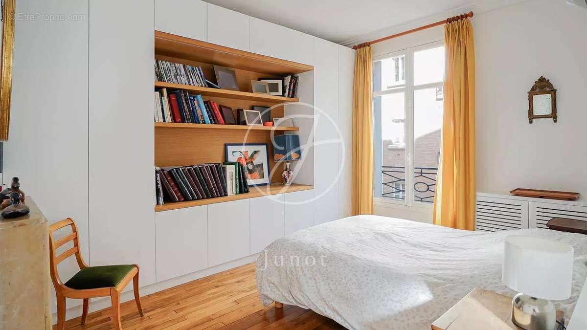 Appartement à PARIS-7E