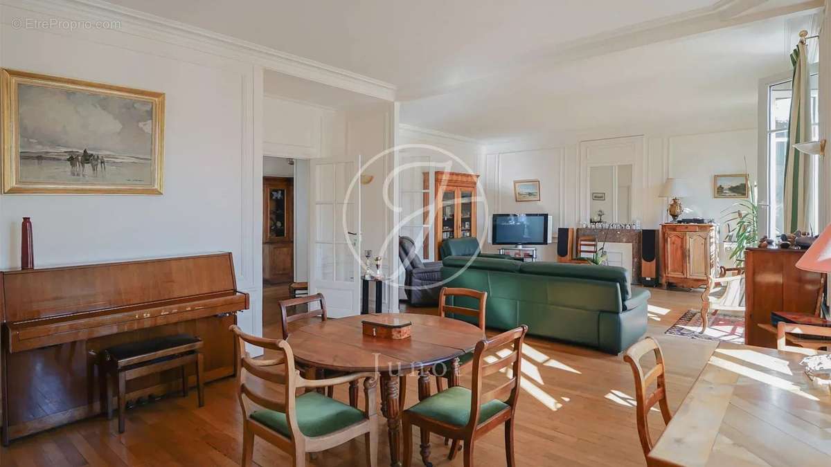 Appartement à PARIS-7E