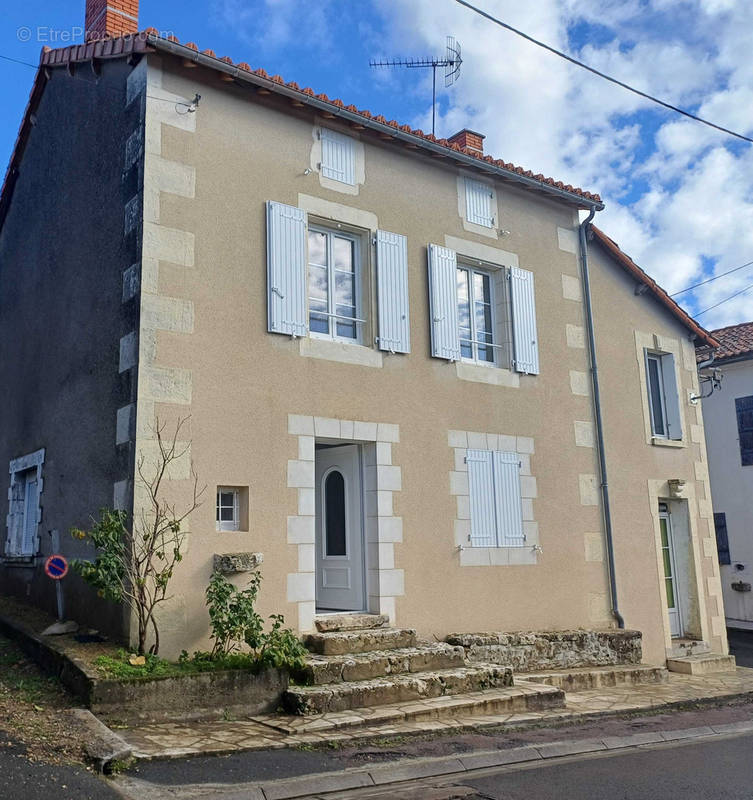 Maison à CHAMPAGNE-MOUTON