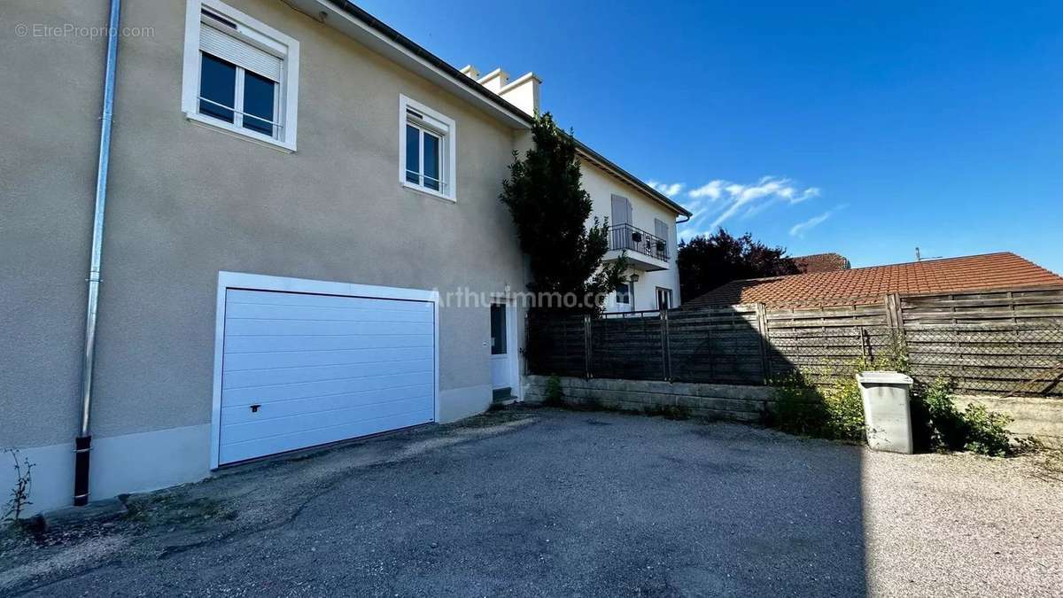 Appartement à SAINT-JEAN-D&#039;AVELANNE