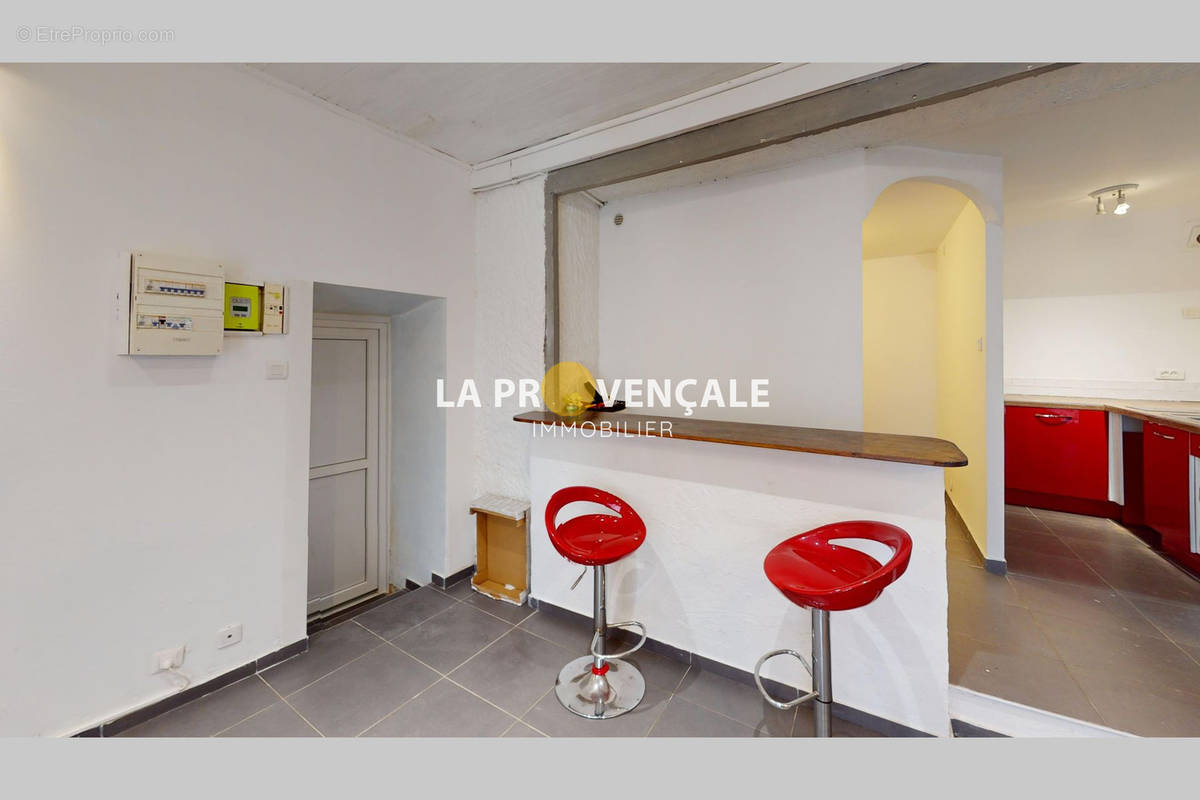 Appartement à POURRIERES