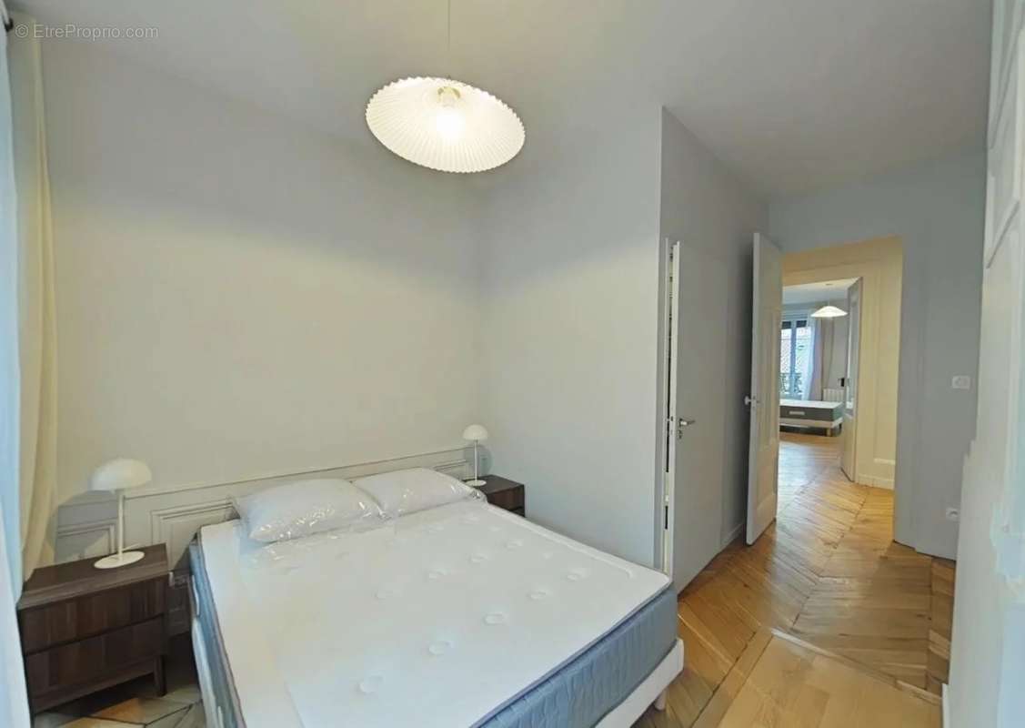 Appartement à PARIS-9E