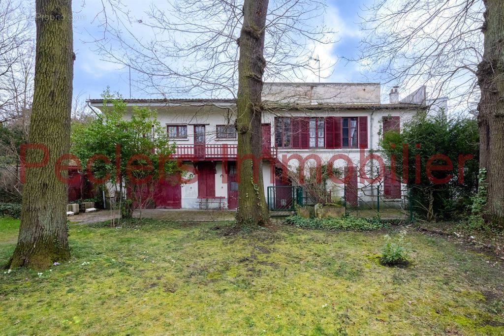 Maison à LA CELLE-SAINT-CLOUD