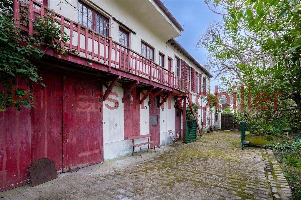 Maison à LA CELLE-SAINT-CLOUD