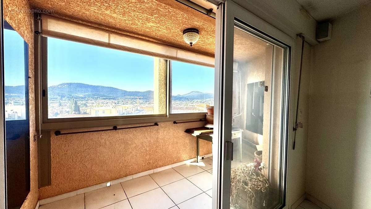 Appartement à HYERES