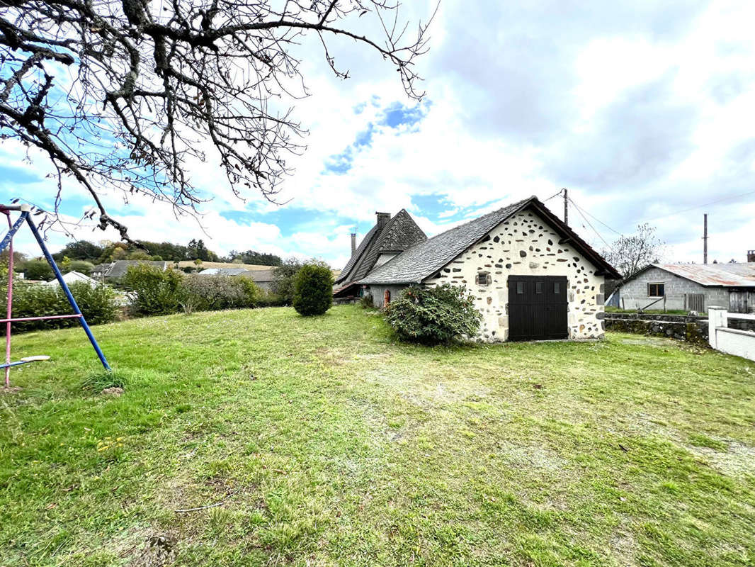 Maison à LABROUSSE